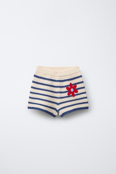 STRIPED KNIT BERMUDA SHORTS WITH FLOWER - Ecru / Blue by Zara