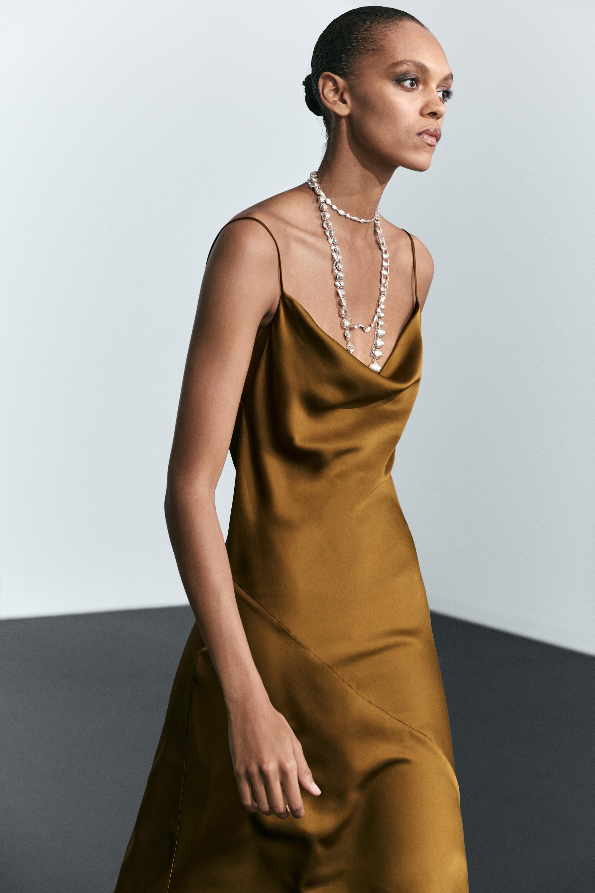 Robe midi fluide satinée