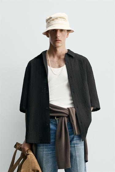 قميص بوكسي فيت بتأثير بارز - أسود الخاص بـ Zara