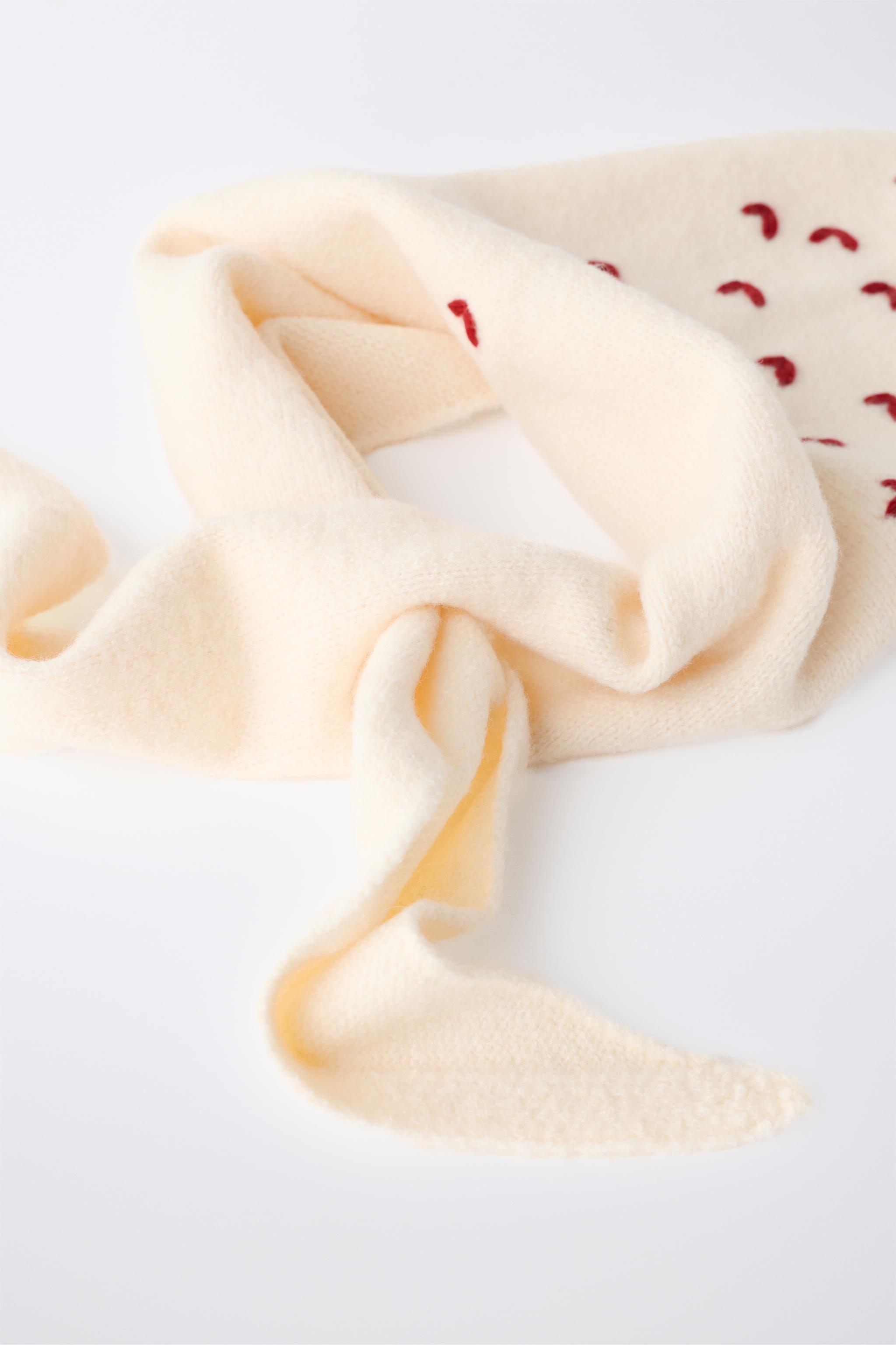 EMBROIDERED TRIANGULAR KNIT SCARF
