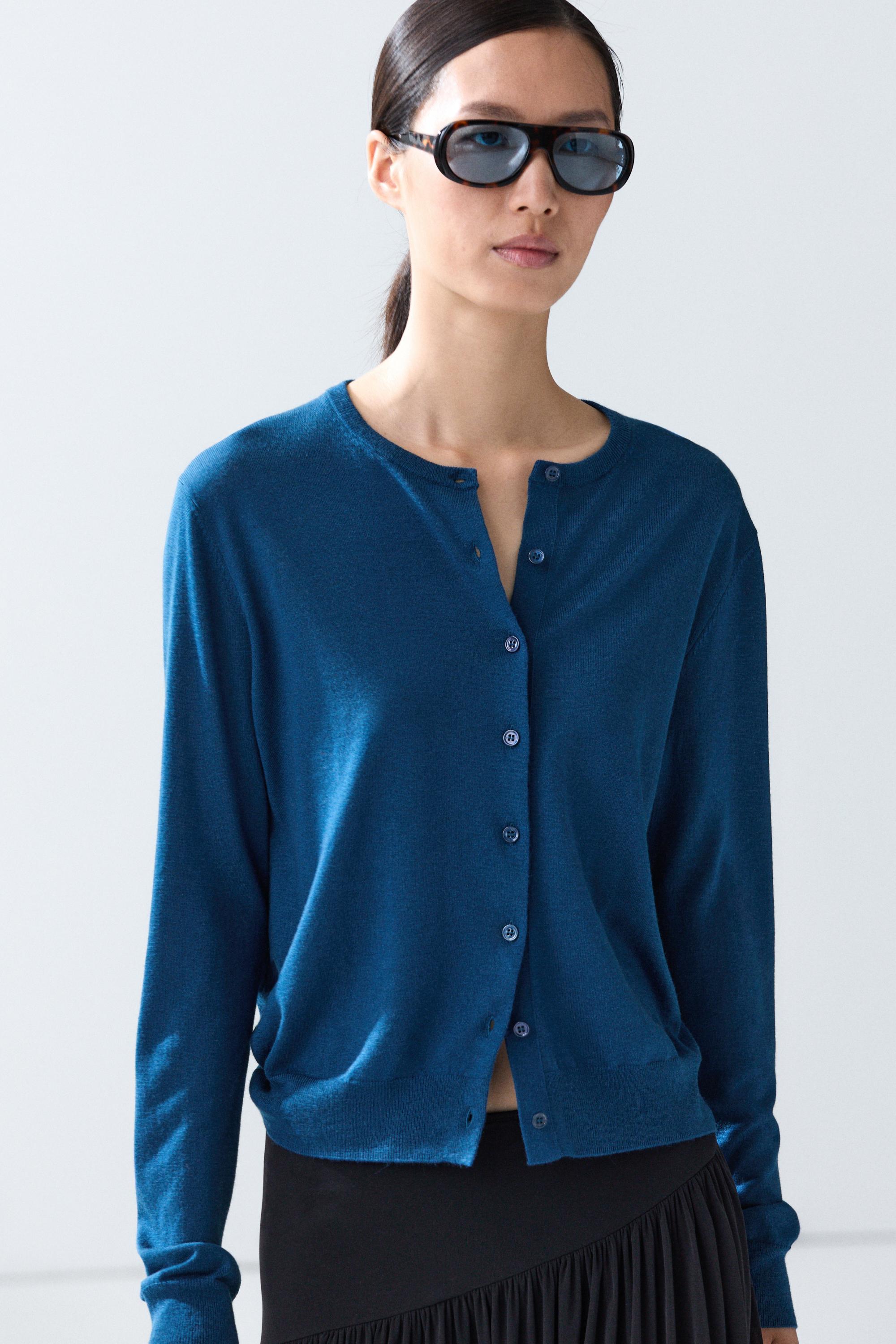 Fine-knit round neck cardigan — Bluish
