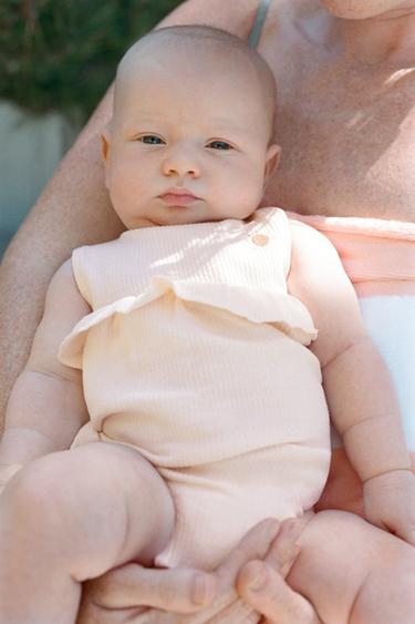 BODY MIT VOLANT UND SONNENSTICKEREI - Mandarine von Zara