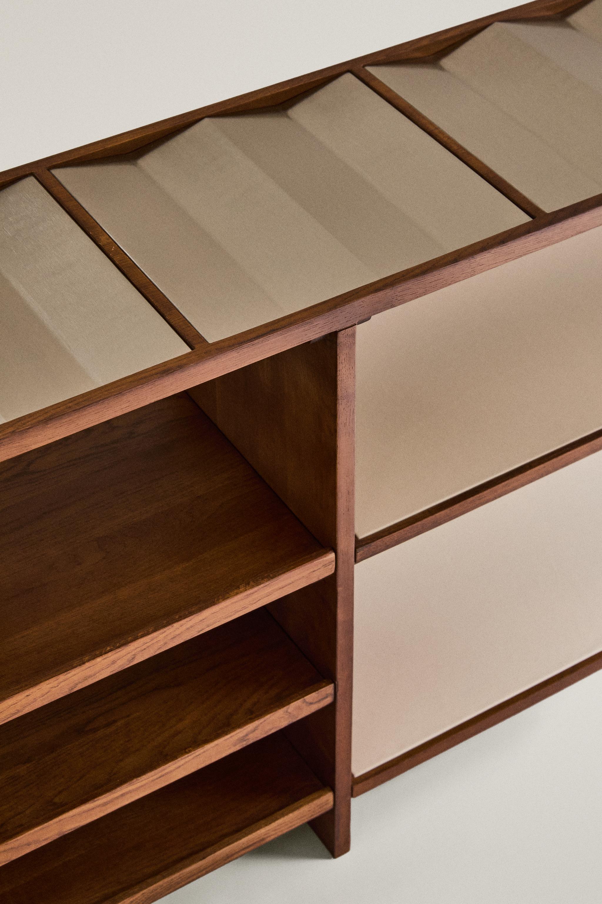 LARGE STORAGE UNIT AND DUMBBELL RACK
