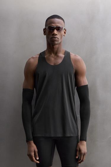 LIGHTWEIGHT TECHNICAL TANK TOP - Black by Zara