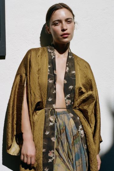 Zaras VÄNDBAR MÖNSTRAD KIMONO - Brons