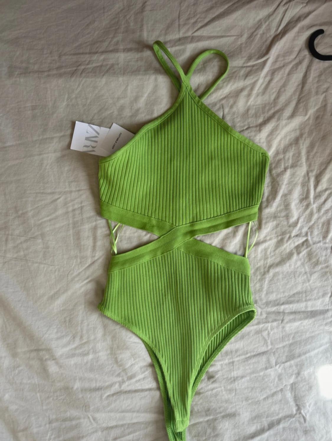 RIBBED CUT-OUT BODYSUIT