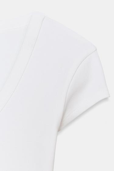 T-SHIRT COL PLONGEANT - Blanc cassé de Zara - Image 4