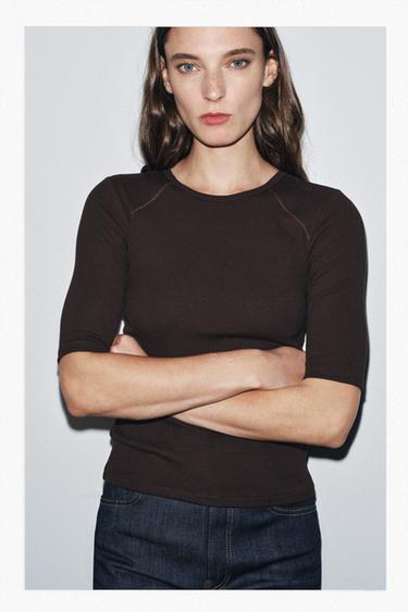 CAMISETA RIB - Marrón de Zara