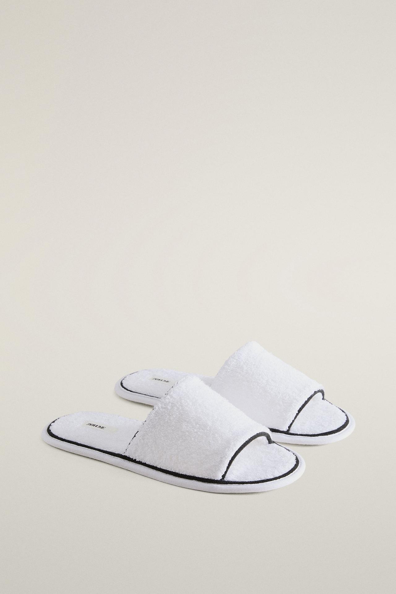 BATH TOWEL SLIDES WITH PIPING — White