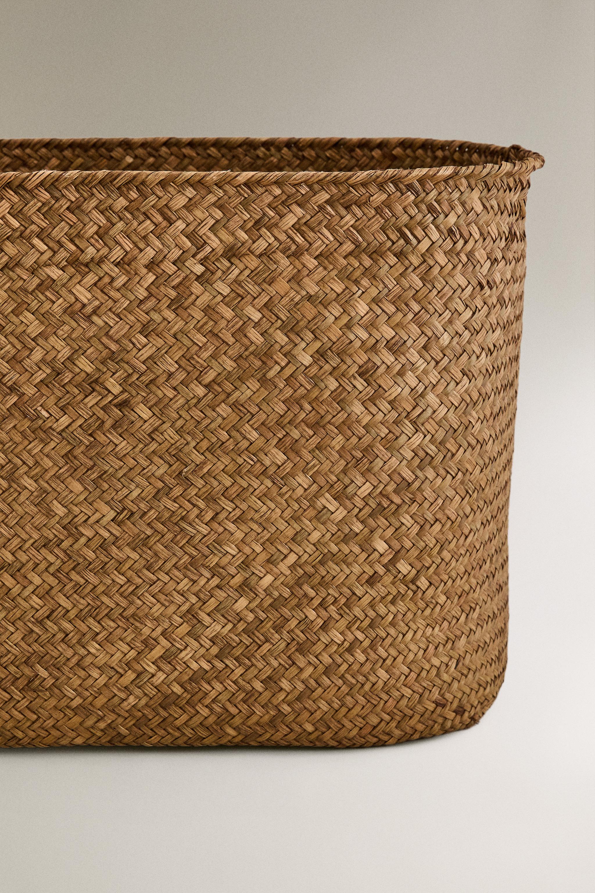 OVAL BASKET WITH HANDLES