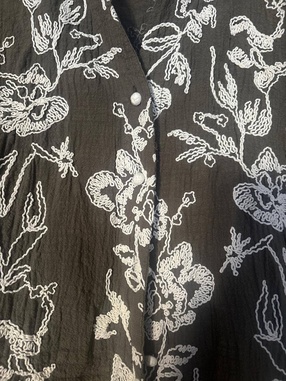 EMBROIDERED SHIRT WITH GUIPURE SLEEVES - Image 2
