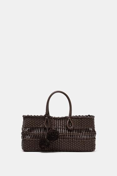 BOLSO DE MANO TRENZADO - Chocolate de Zara