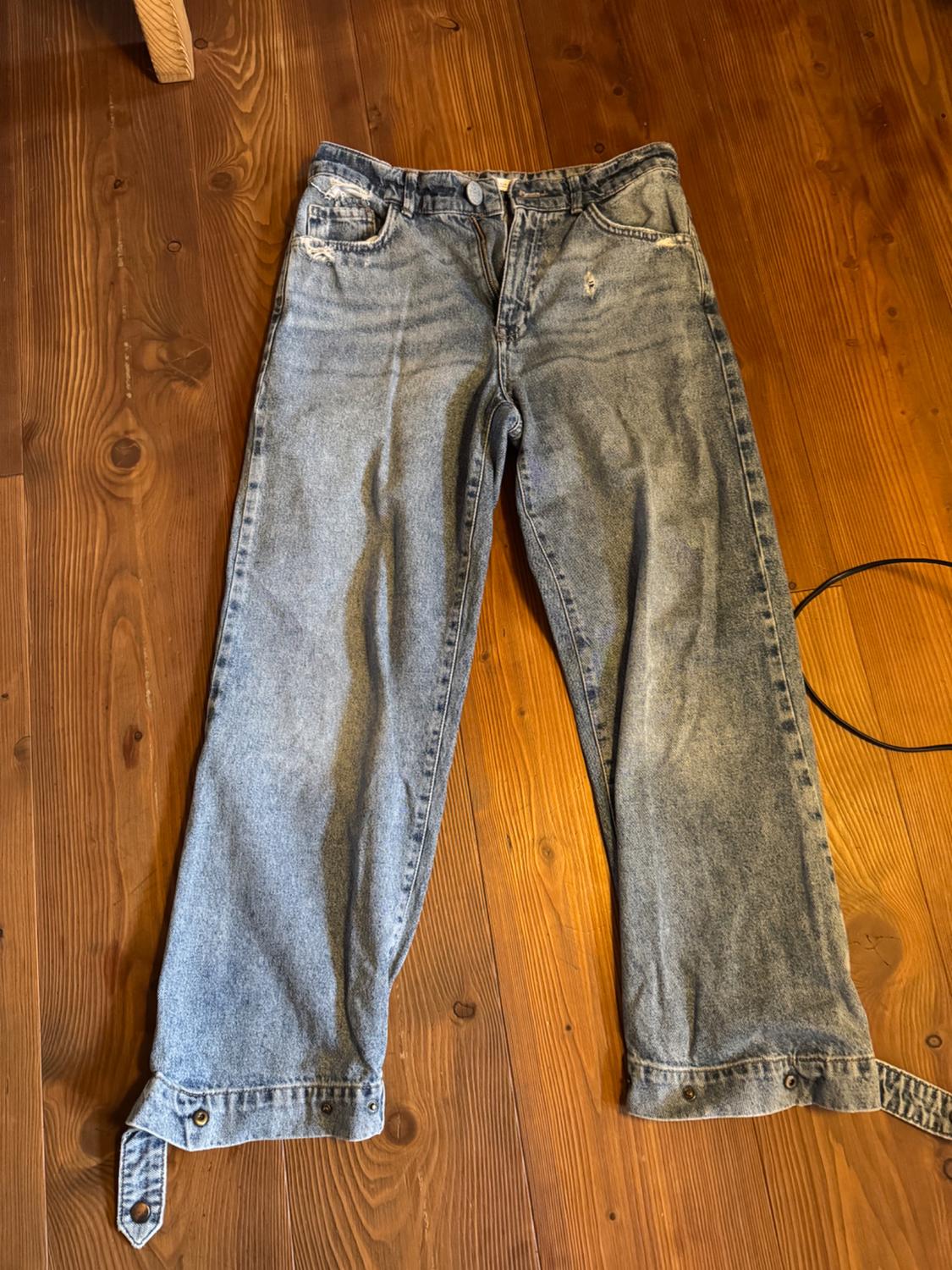 RELAX FIT RIPPED JEANS