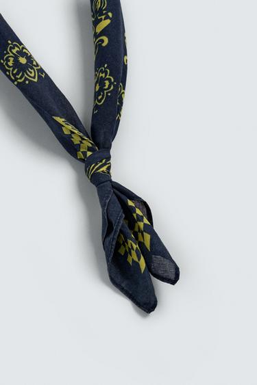 BANDANA À IMPRIMÉ GÉOMÉTRIQUE GRAPHIQUE - Bleu marine de Zara - Image 4