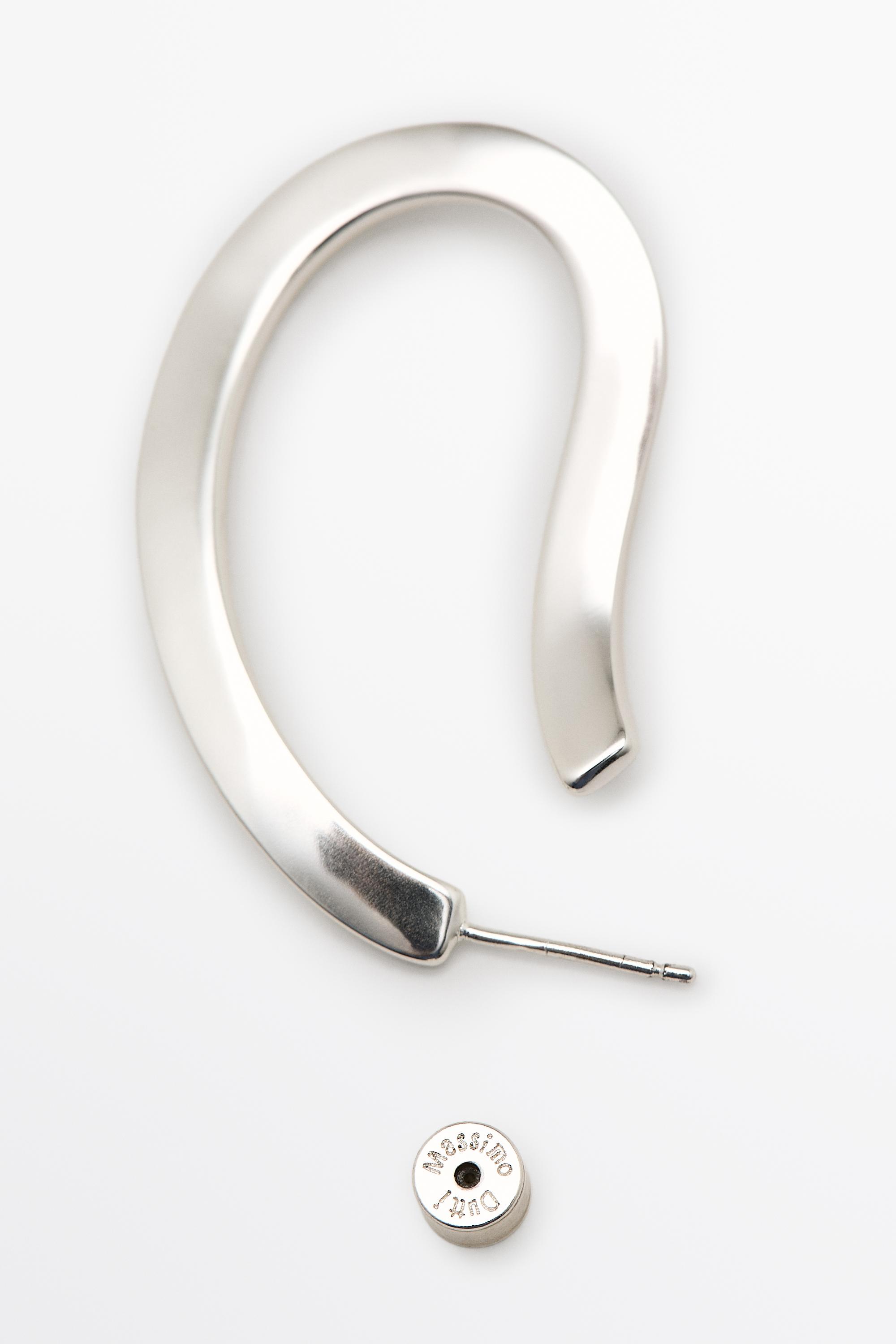 Twisted oval hoop earrings