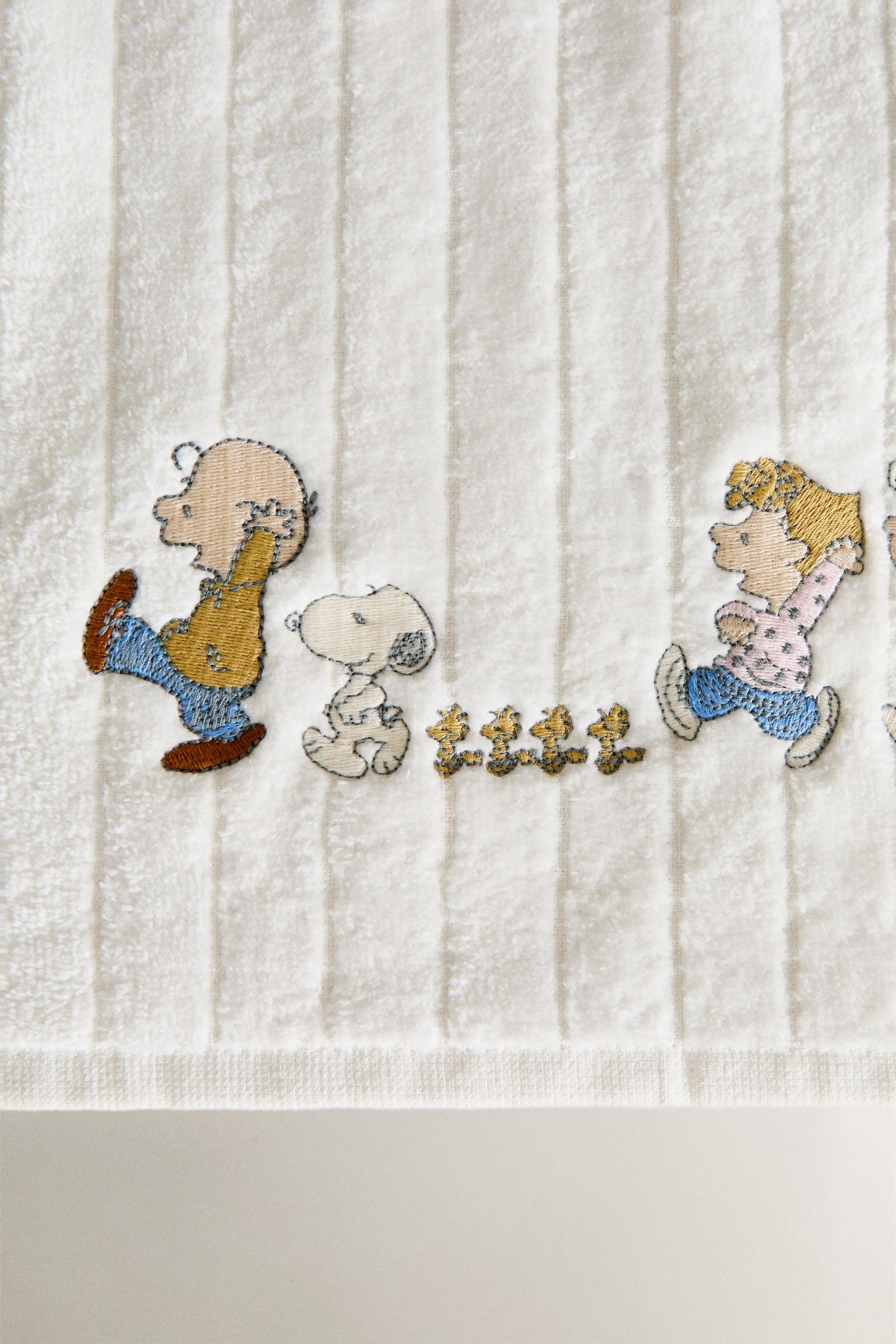 CHILDREN'S VELOUR PEANUTS™ BATH TOWEL - Oyster-white | ZARA United