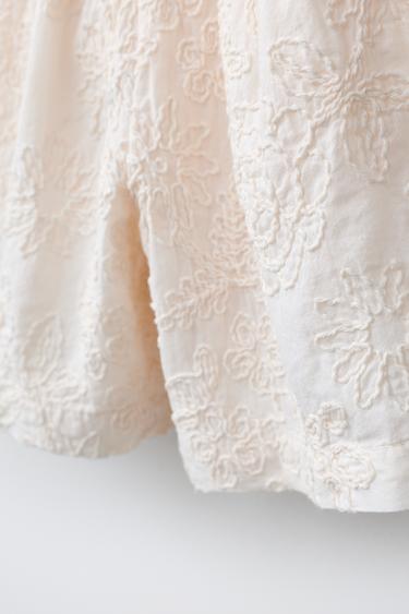 SHORT À FLEURS BRODÉES - Écru de Zara - Image 3