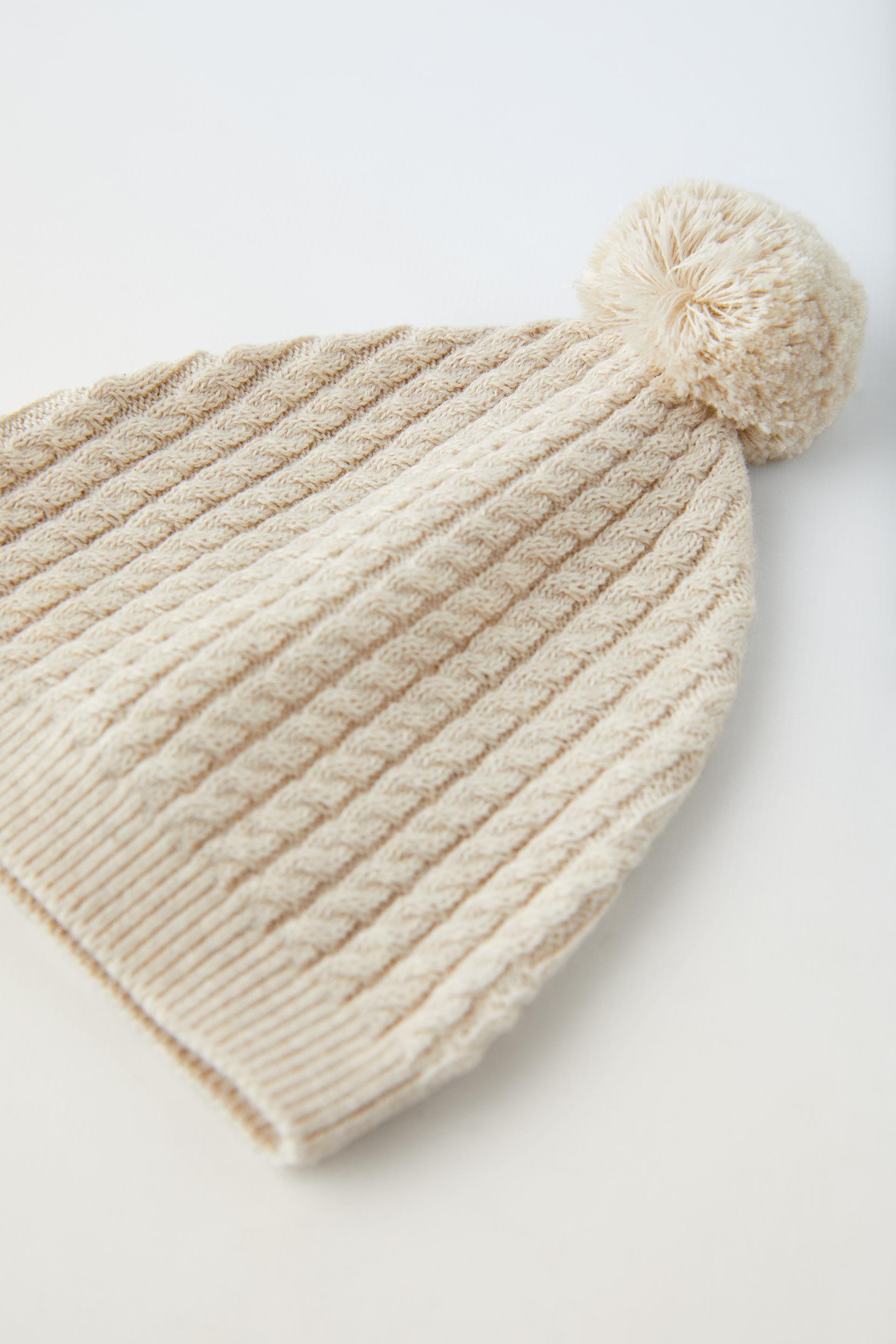 CABLE KNIT HAT - Light beige