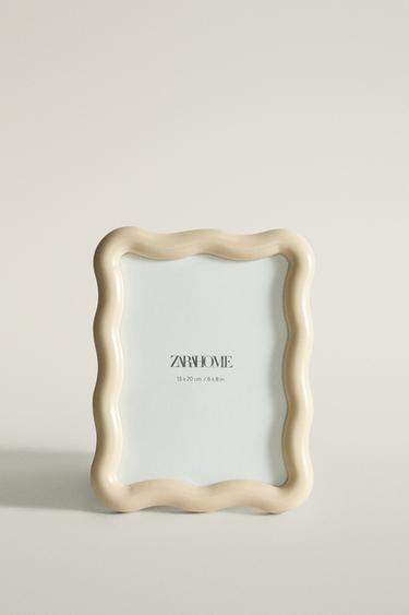 WAVY WOODEN PHOTO FRAME - White by Zara