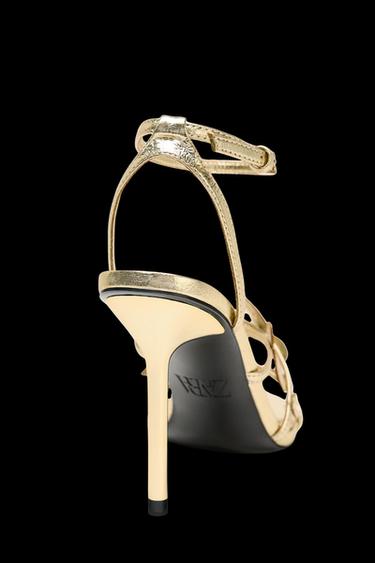 MODISCHE SANDALETTE IN METALLOPTIK - Goldfarben von Zara