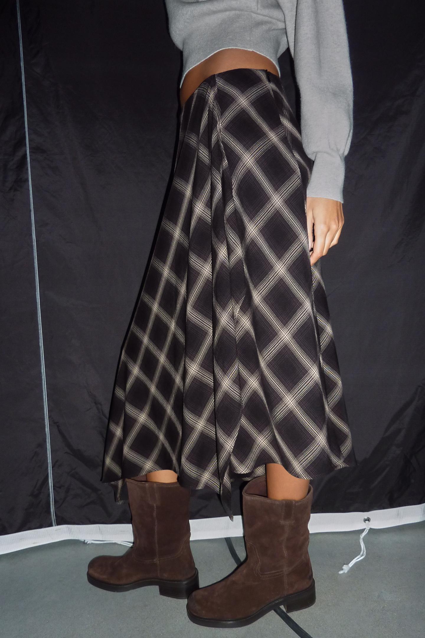 Женская юбка Zara Asymmetric Check with Slit, цвет: Чёрный / Коричневый — фото 6
