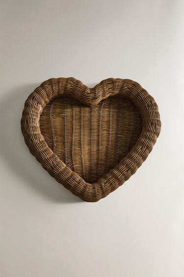 RATTAN CHRISTMAS HEART TRAY - Brown by Zara