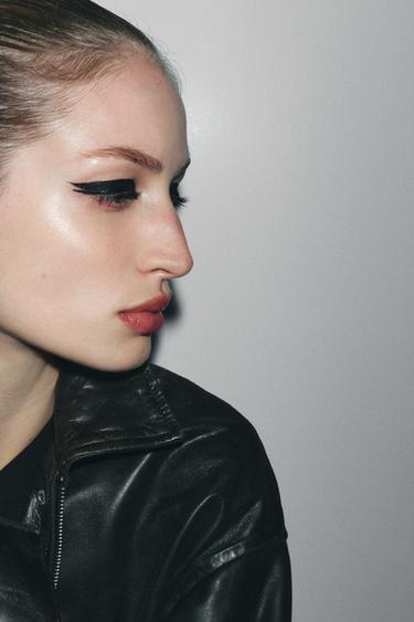 NESTEMÄINEN EYELINER - PRECI-EYES - BLACK Zaralta
