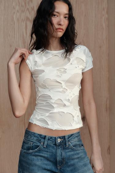 T-SHIRT EN MATIÈRES VARIÉES AVEC DÉCHIRURES - Blanc cassé de Zara - Image 0