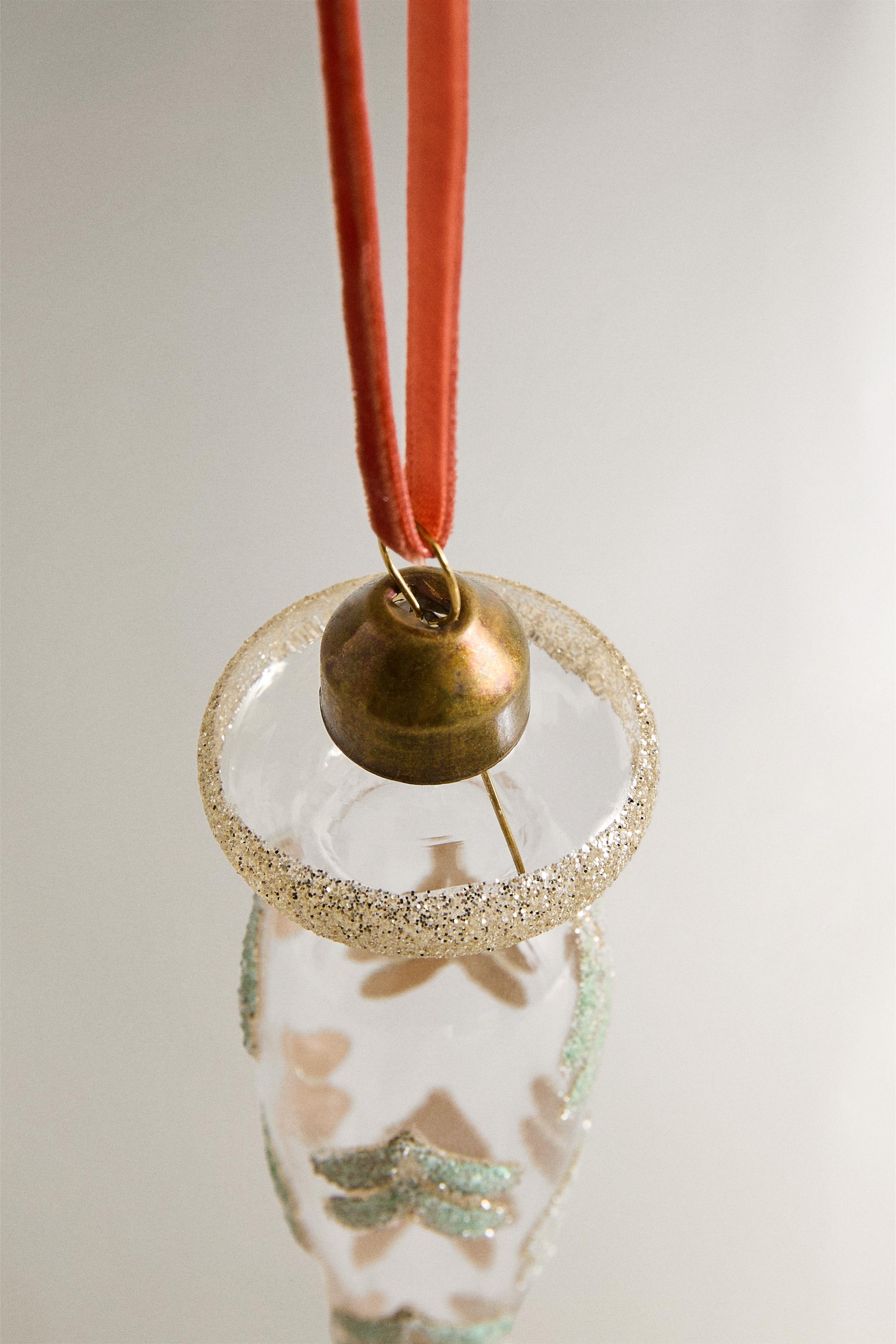 ELONGATED GLITTERY LEAF CHRISTMAS TREE ORNAMENT