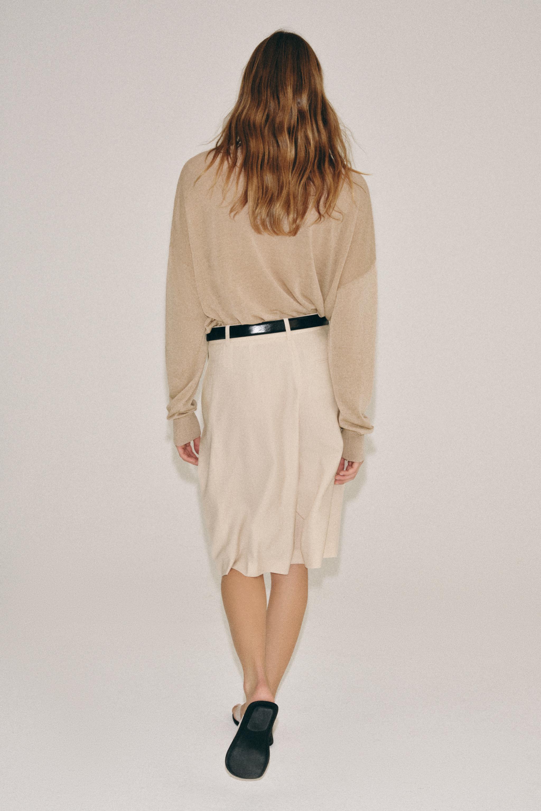 FINE KNIT V-NECK JUMPER