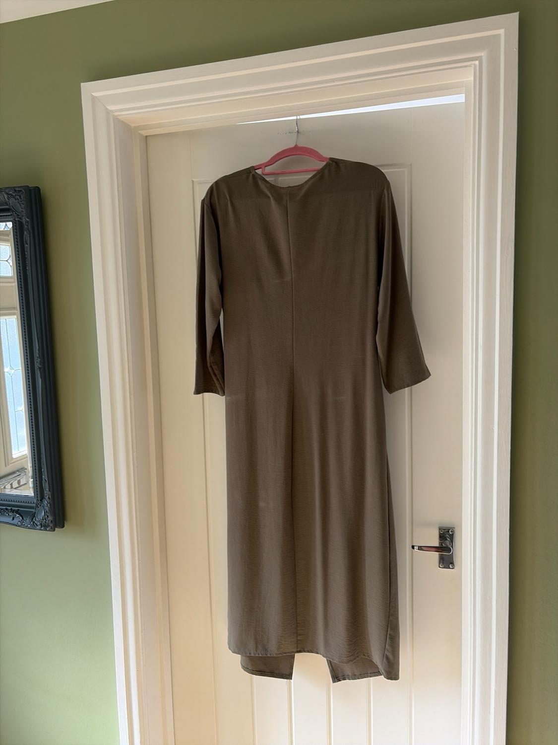 FLOWING DRESS WITH KNOT - Image 5