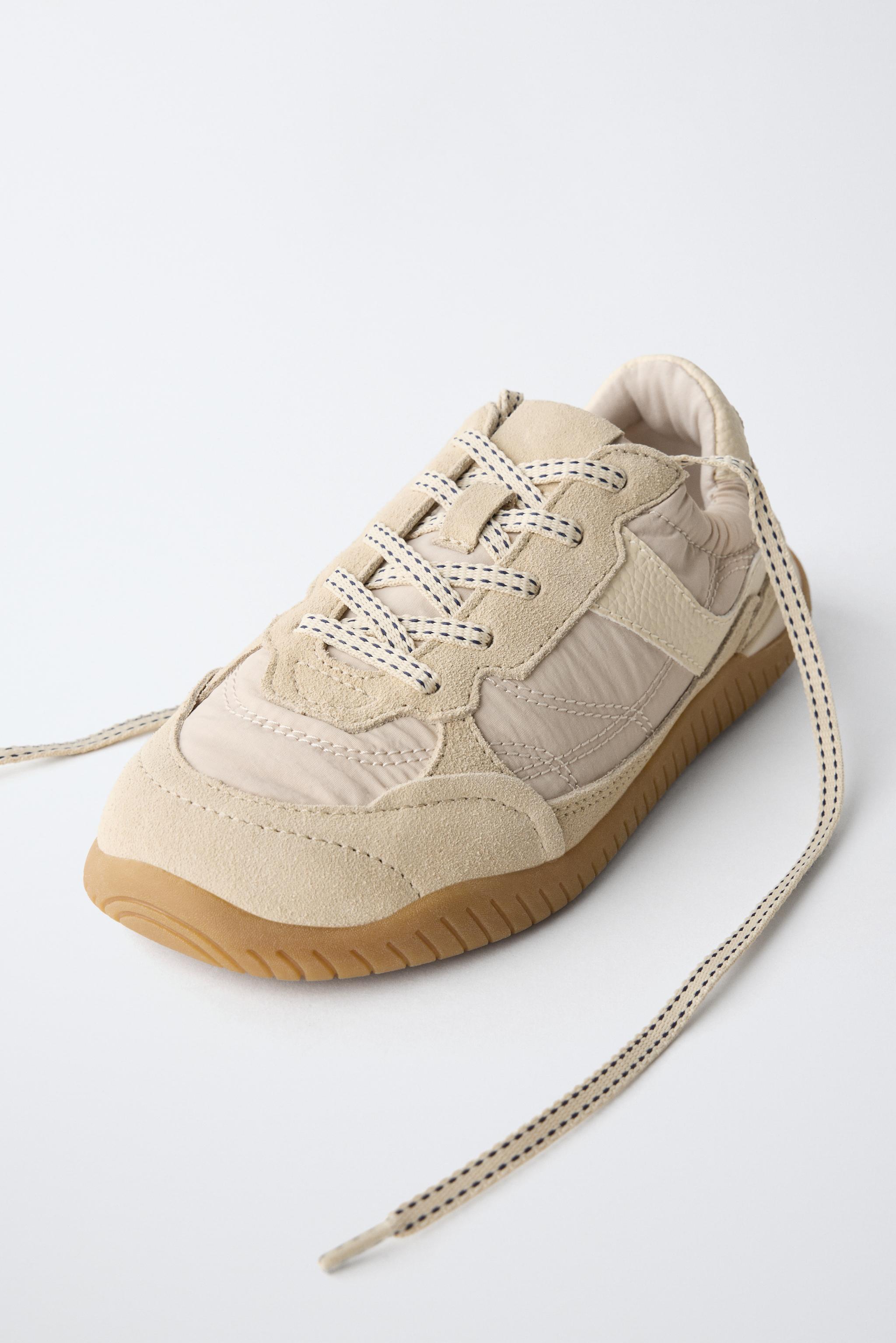 CONTRAST BAREFOOT SNEAKERS