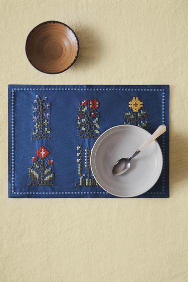 JOGO AMERICANO COM BORDADOS DE FLOR - Azul da Zara