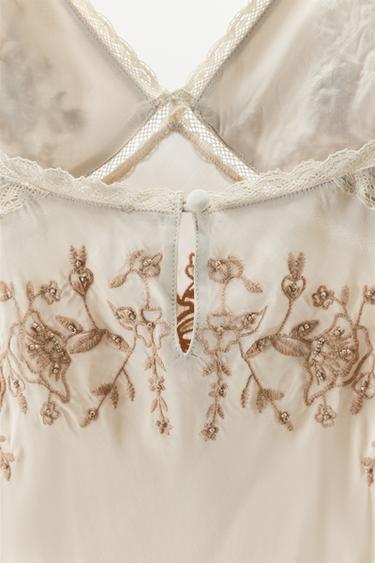 ROBE STYLE LINGERIE BRODERIES FANTAISIE - Verdâtre de Zara - Image 5