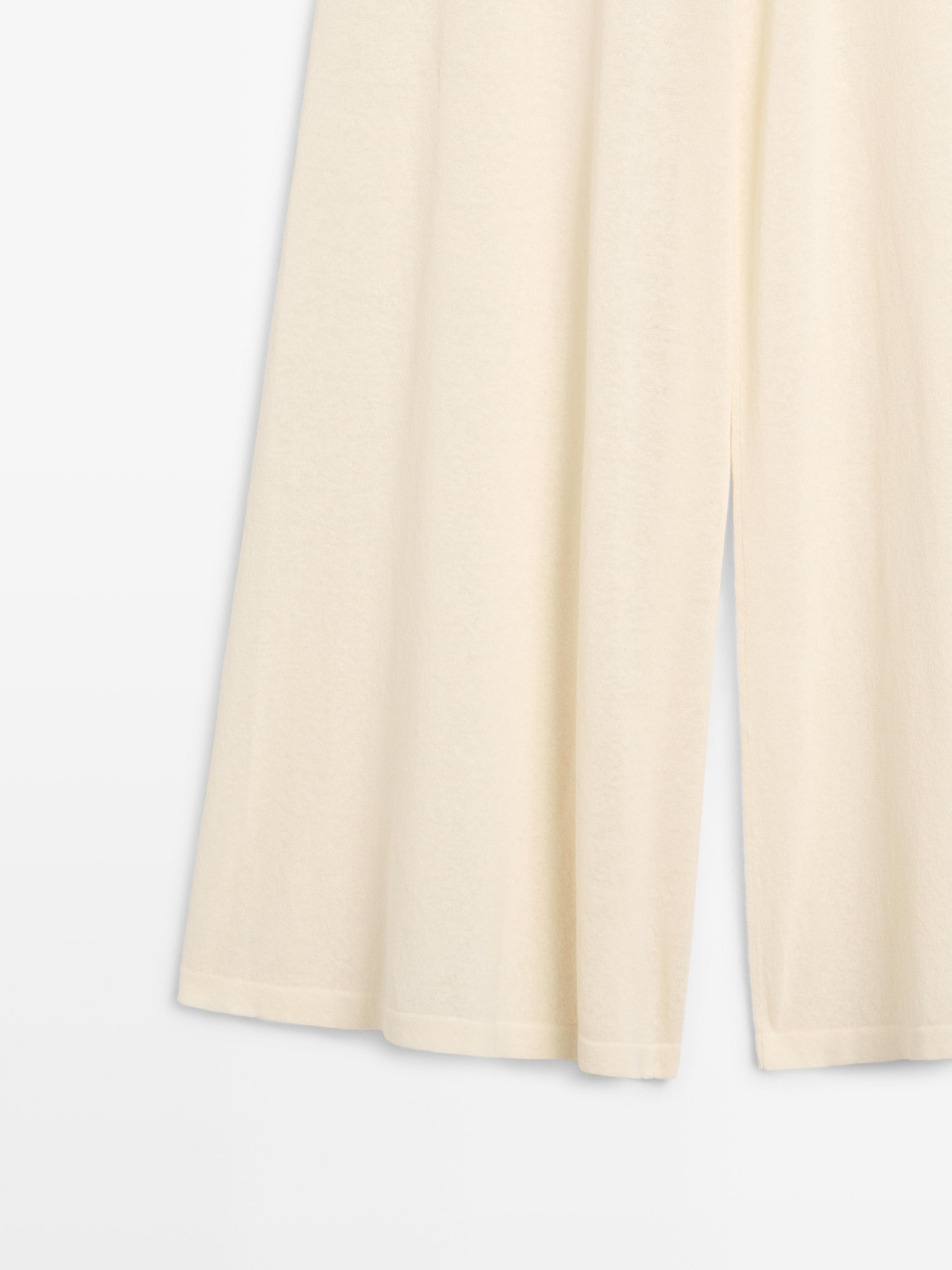 Total look wide-leg flowing trousers