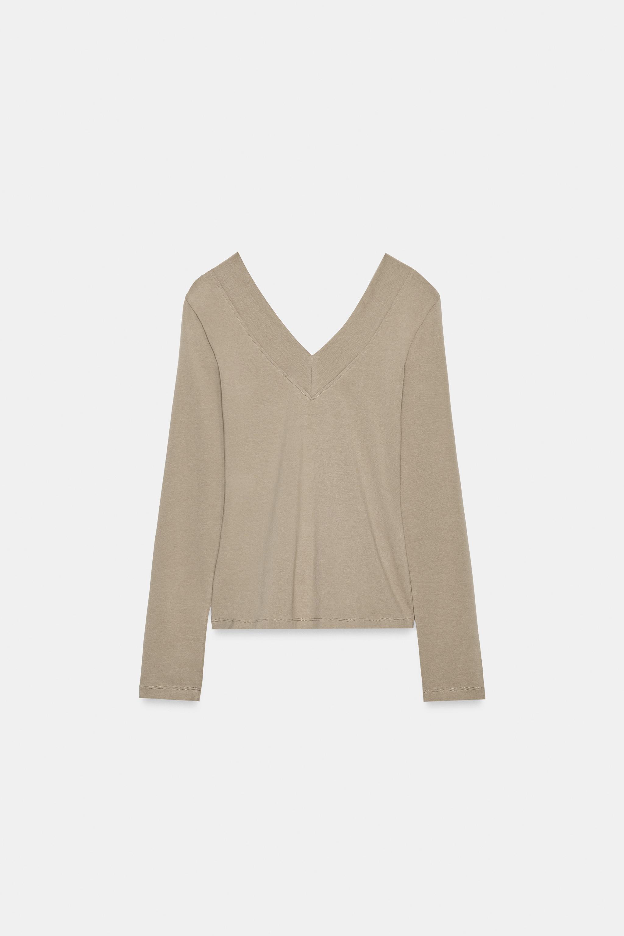 V-NECK T-SHIRT