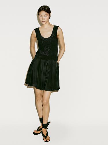 Falda corta fluida vuelo - Limited edition - Negro de Zara - Imagen 0