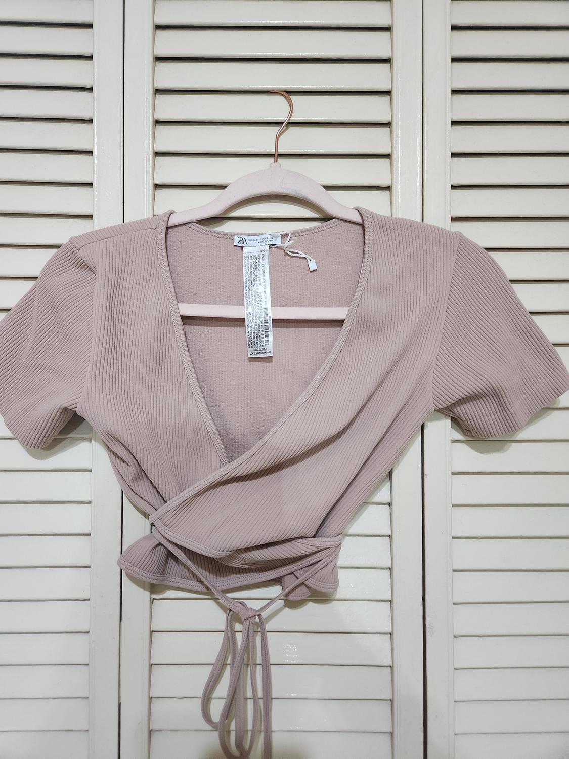 SEAMLESS WRAP TOP