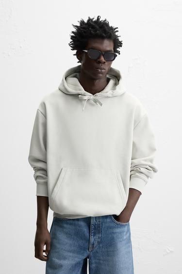 سويت شيرت بيزيك بغطاء رأس - جليدي الخاص بـ Zara