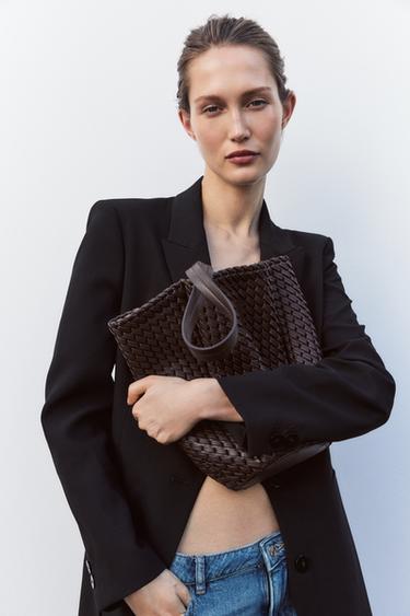 SACA EFECTO TRENZADO - Chocolate de Zara - Imagen 0