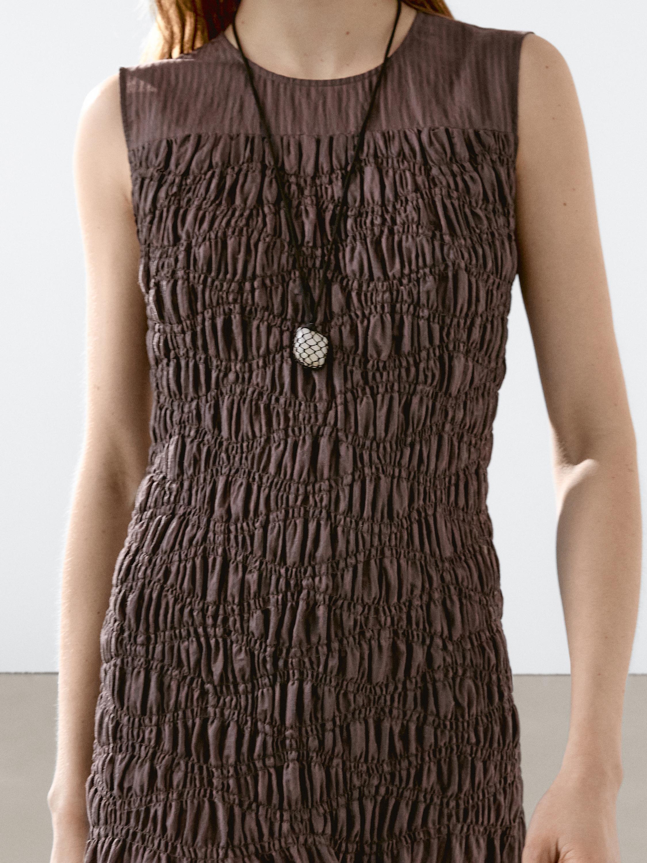 Long flounce dress with gathered detail - Dark brown | ZARA