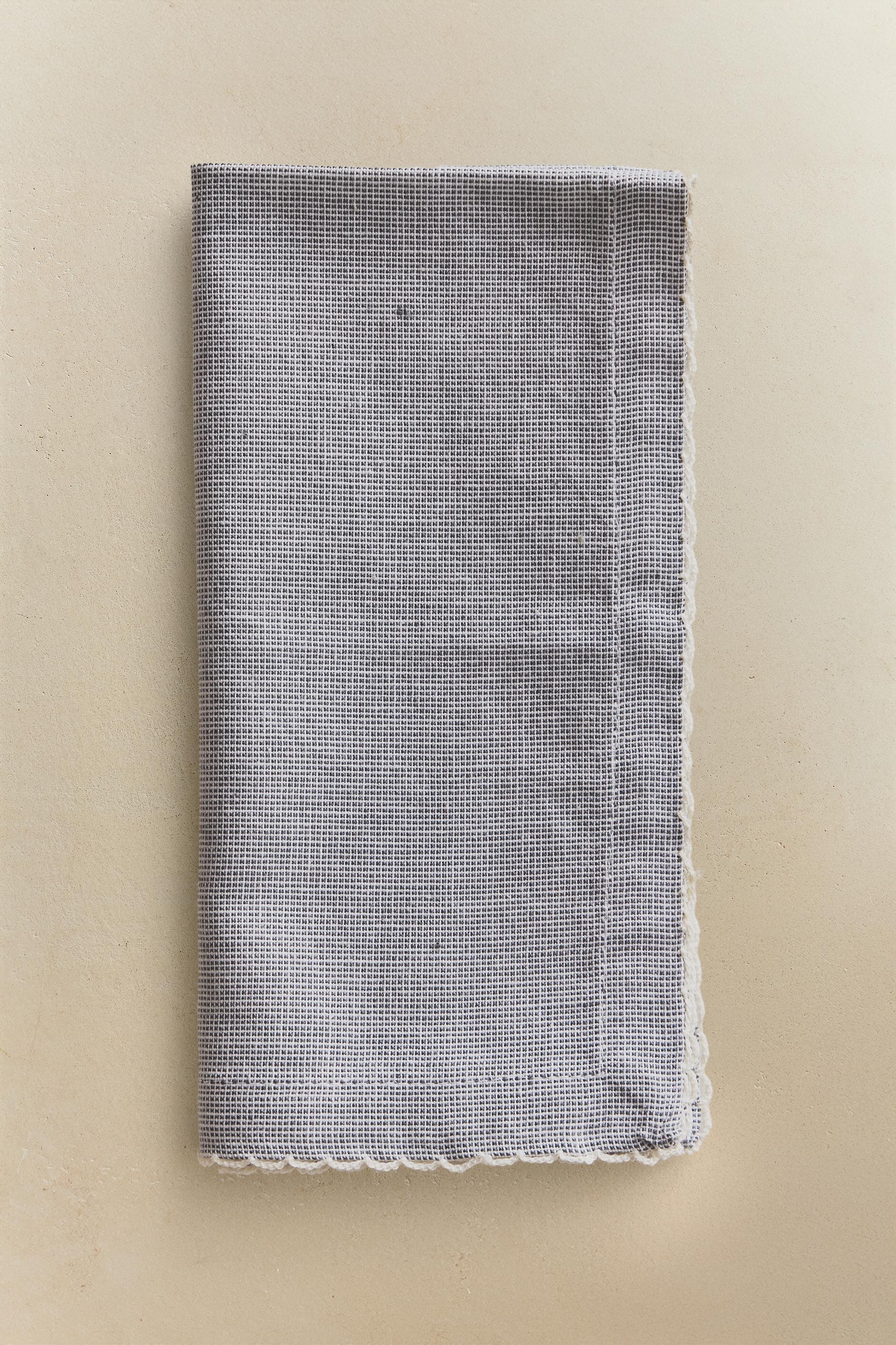 SET OF SCALLOPED NAPKINS (SET 2)