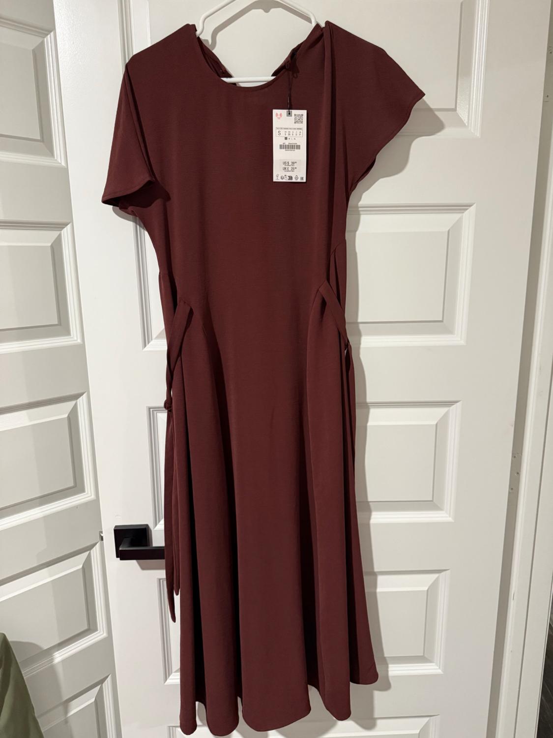 FLOWY MIDI DRESS