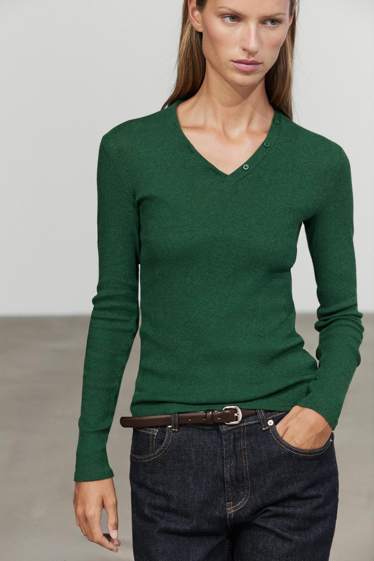 V-neck button detail T-shirt — Moss green