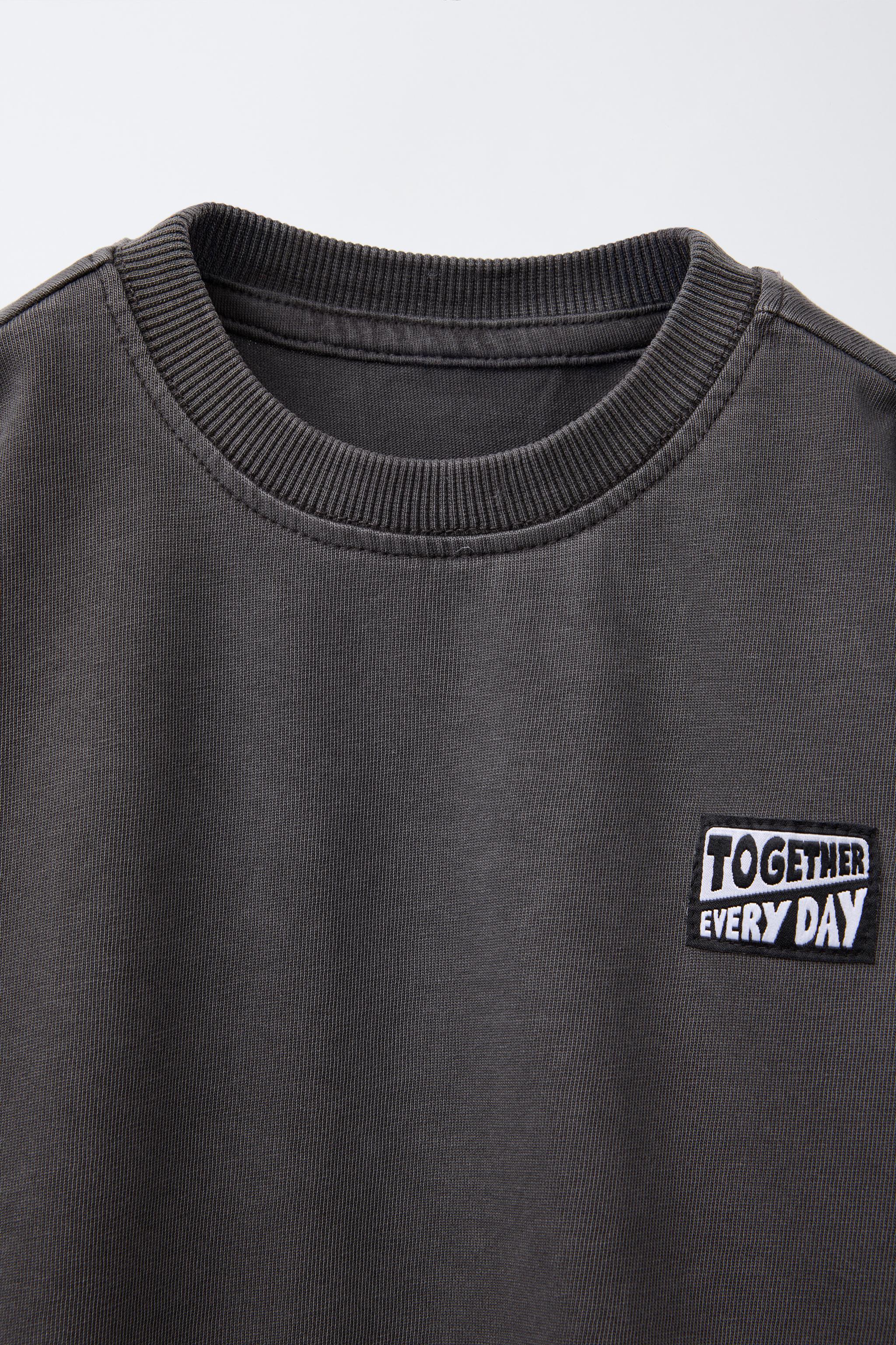 T-SHIRT UNI ÉTIQUETTE