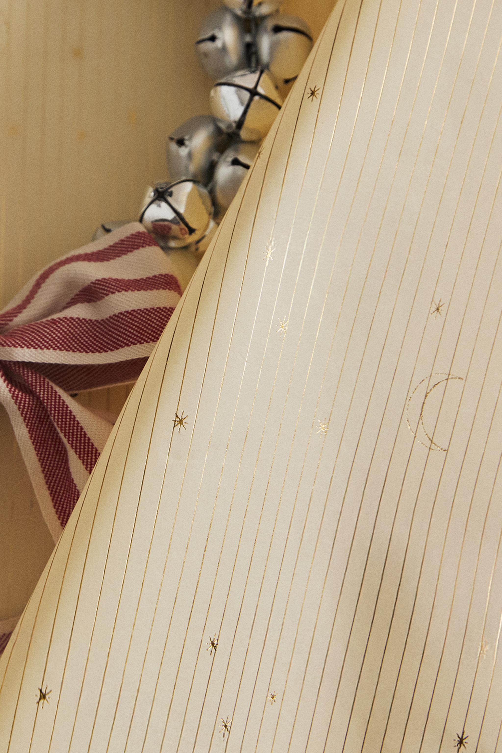 SHINY STAR CHRISTMAS WRAPPING PAPER