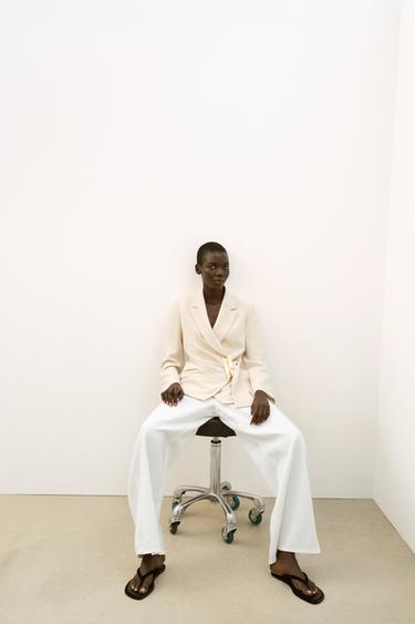 VESTE À BOUTONNAGE CROISÉ AVEC BOUCLE - Écru de Zara - Image 3