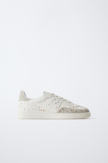 حذاء بامبا بمظهر دهان - أبيض الخاص بـ Zara