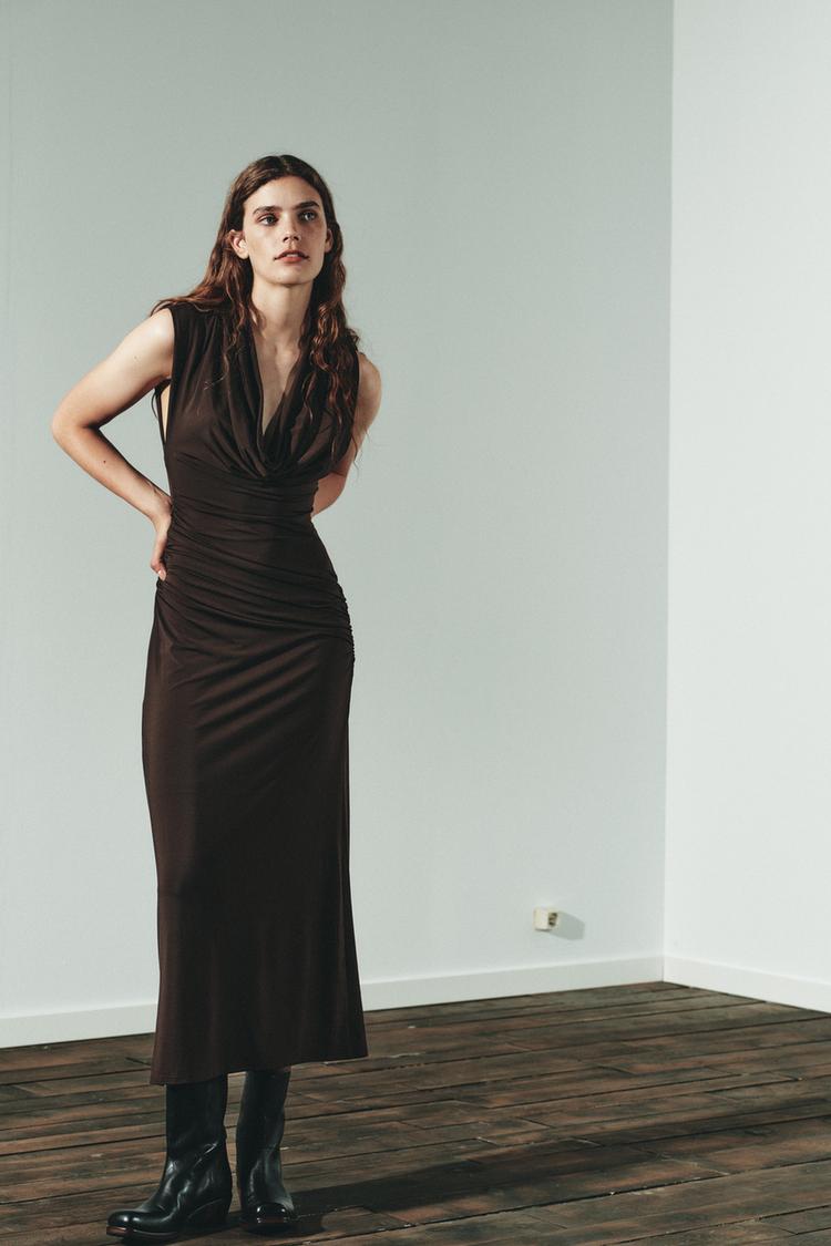 VESTIDO MIDI COM FRANZIDOS Chocolate ZARA Portugal