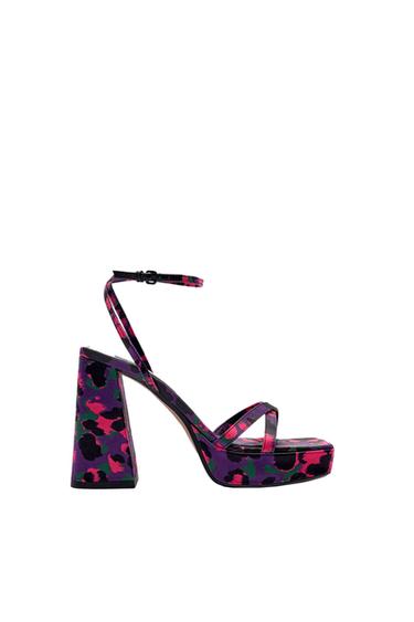 SANDALI CON PLATEAU STAMPA ANIMALIER FUCSIA